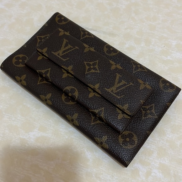 Vintage LV Wallet - Picture 2 of 3